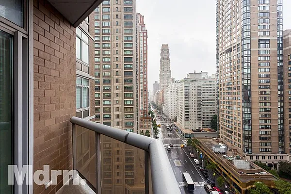 Rented by Mdrn Residential | media 16