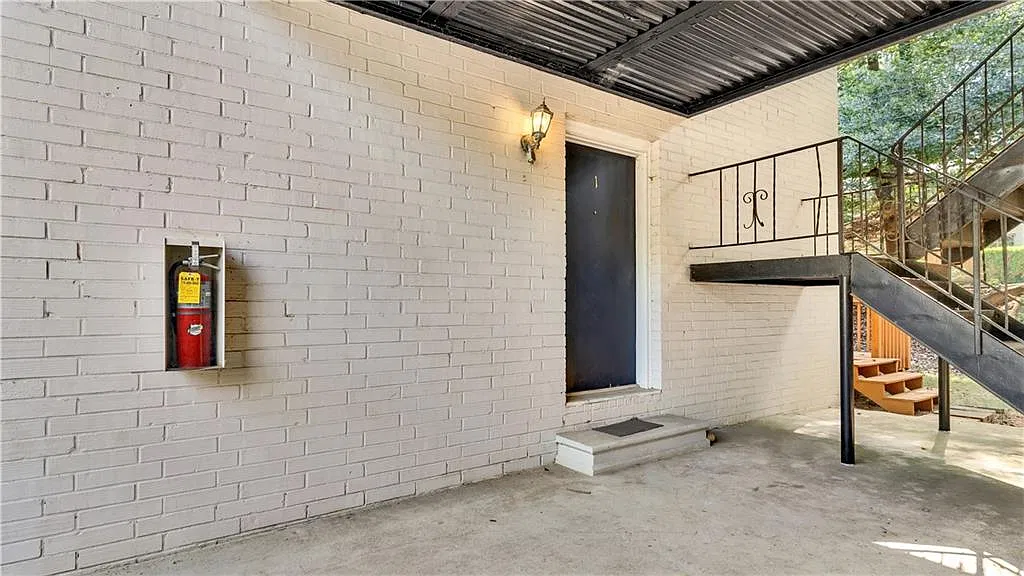 2 bed, 1.0 bath, 840 sqft, $1,615 — Photo 2