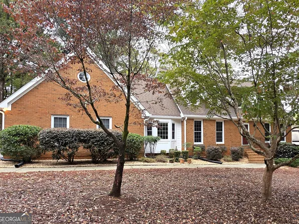 115 Essex Cir, Fayetteville, GA 30215