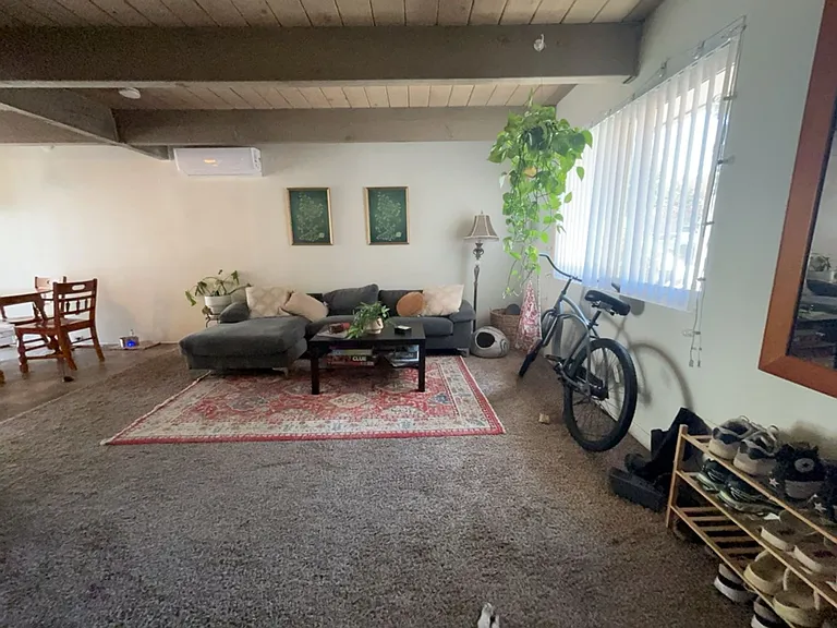 218 University Ave — Photo 4