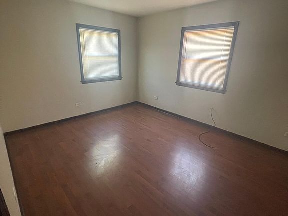 4th image of 15028 Dorchester Ave #2W
