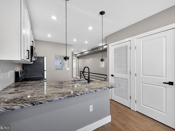 4th image of 707 Edgemore Rd