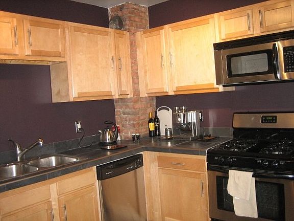 4th image of 1600 Rosewood Ave