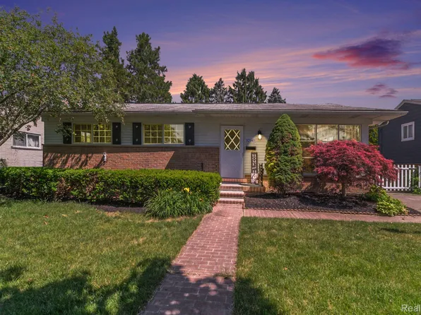 32140 Barkley St, Livonia, MI 48154
