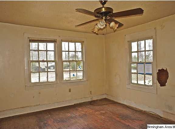 5th image of 949 Hillcrest Ave