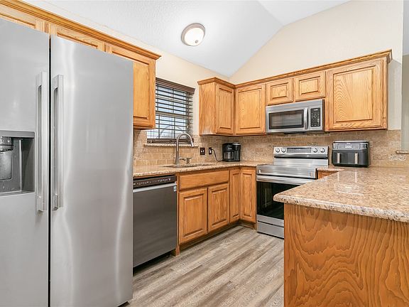 3rd image of 803 Green St