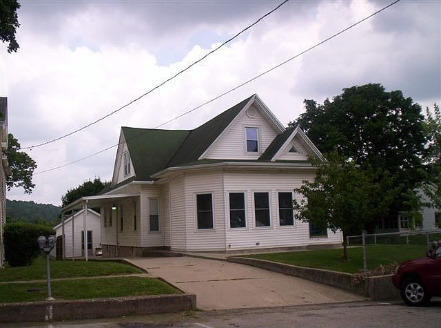 1st image of 402 Court St