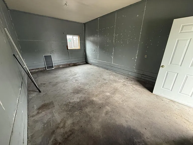 160 River St — Photo 12