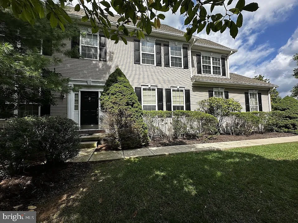 3 bed, 2.5 bath, 2464 sqft, $4,500 — Photo 1