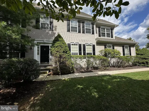 92 Dispatch Dr, Washington Crossing, PA 18977