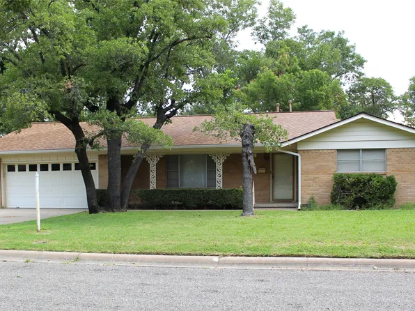 2051 N Woodland St, Stephenville, TX 76401