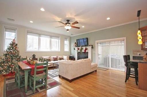 2nd image of 6229 N Richmond Ave #2S