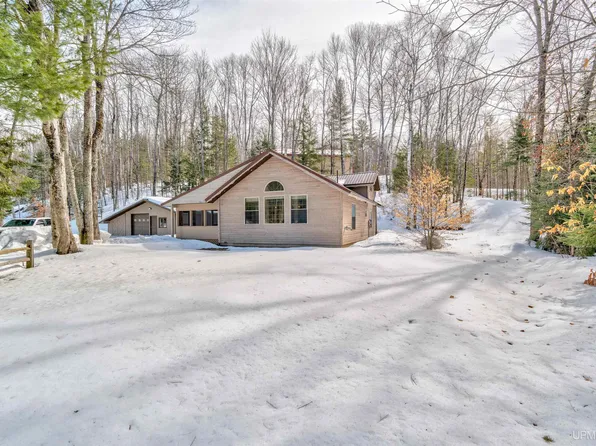 3922N Munson Ln, Manistique, MI 49854