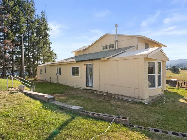 9909 N McCoy Rd, Newman Lake, WA 99025