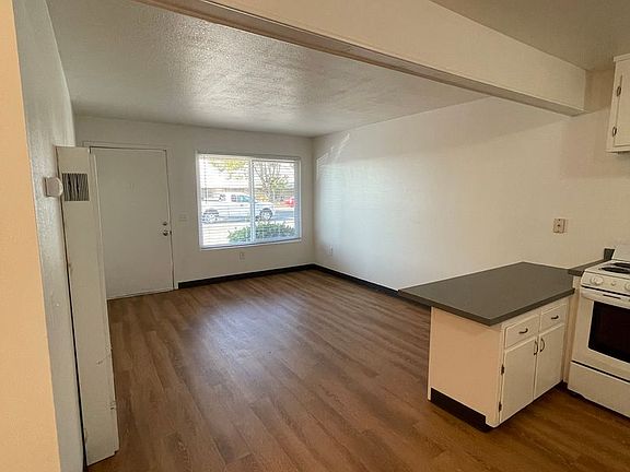 4th image of 6910 N Santa Fe Dr #4