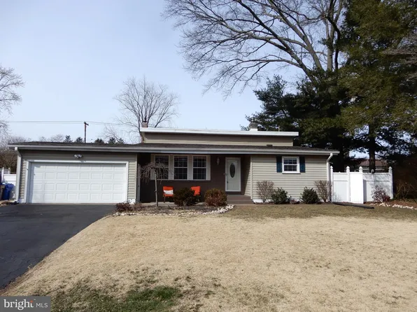 18 Manor Ln N Unit N, Morrisville, PA 19067