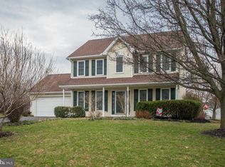 122 Fieldstone Dr, Carlisle, PA 17015