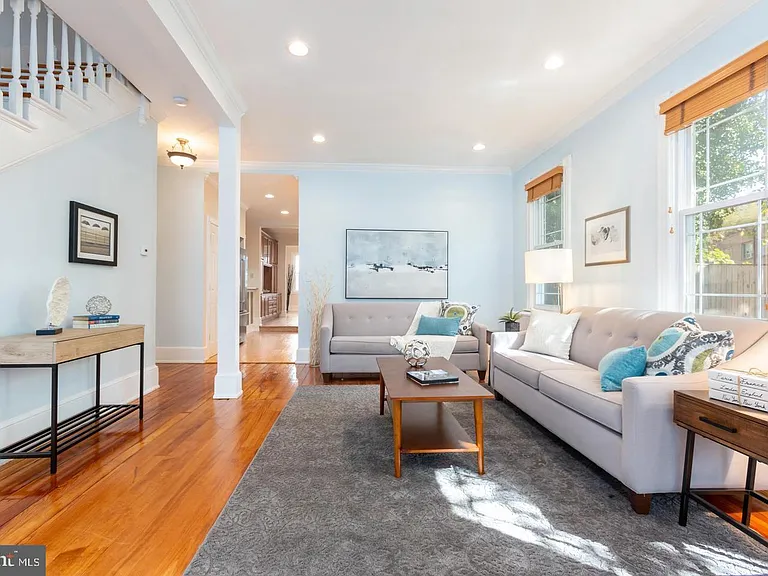 4457 Macarthur Blvd NW — Photo 4