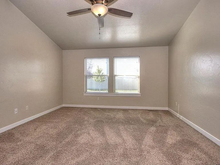 1365 E Yucca Cyn — Photo 19