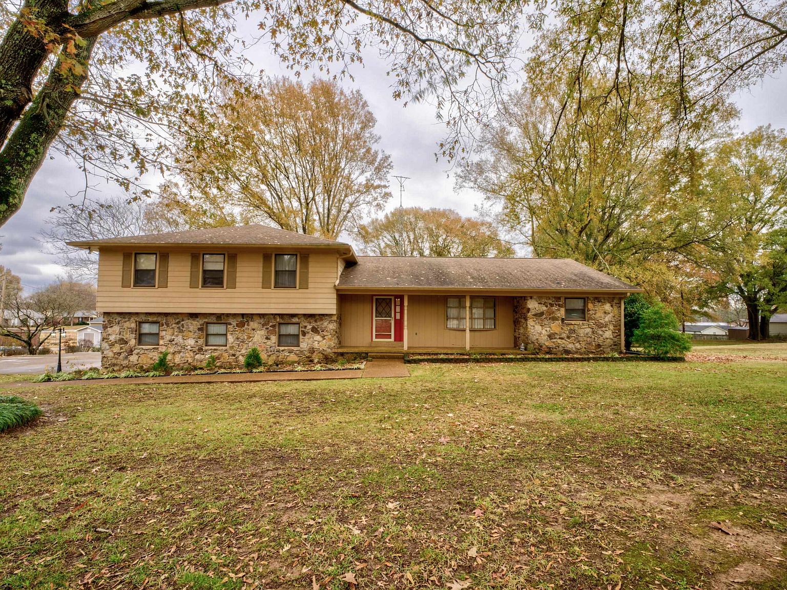 220 Barrett St, Bolivar, TN 38008 | Zillow