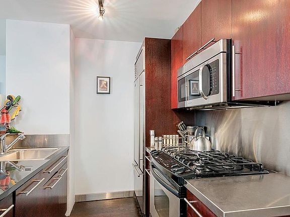 4th image of 150 Nassau St APT 9D