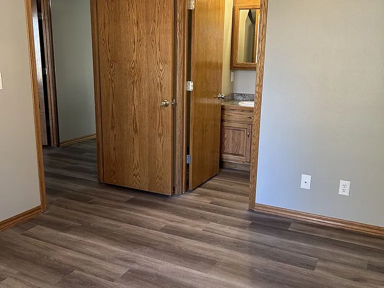 719 E Madison St — Photo 10