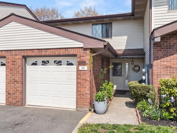 78 Cambridge Drive W, Copiague, NY 11726