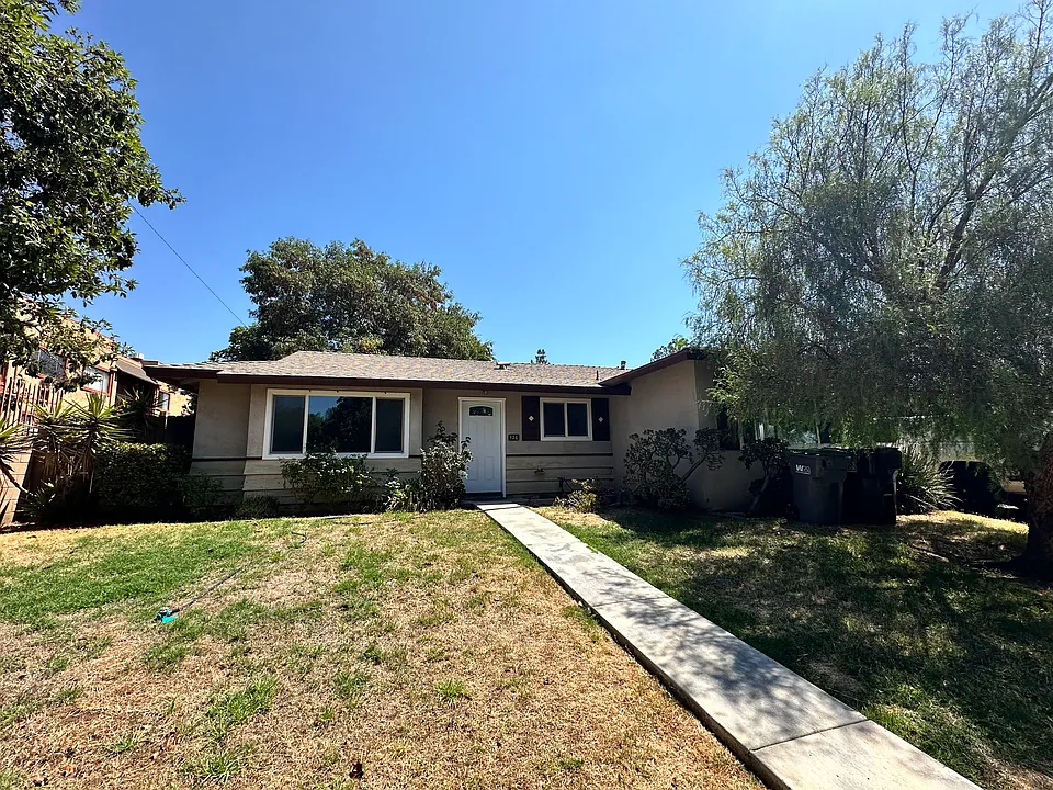 126 S Maimone Ave