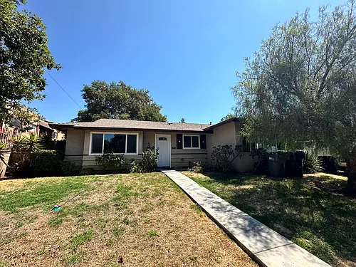 126 S Maimone Ave Photo 1