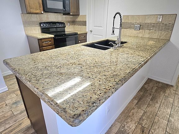 4th image of 4313 N 19th Ave #110