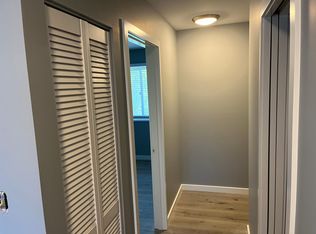 229 E Park Ave APT 2E, Libertyville, IL 60048