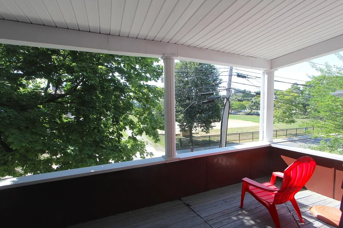 4 bed, 1200 sqft, $1,435 — Photo 2