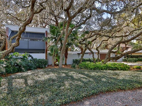 2nd image of 14821 Lake Magdalene Cir