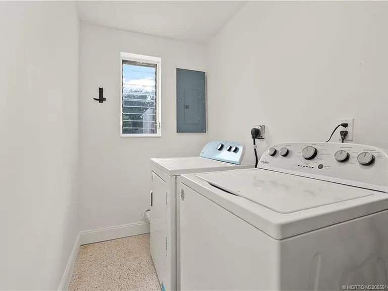 30 SW Hideaway Pl — Photo 19