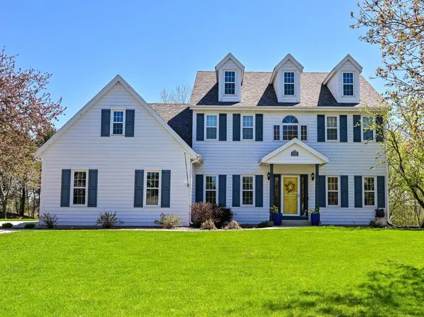 W262N2438 Deer Haven DRIVE, Pewaukee, WI 53072