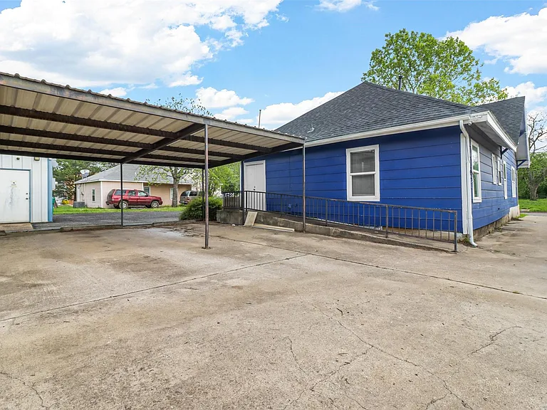 814 N Walnut St — Photo 13