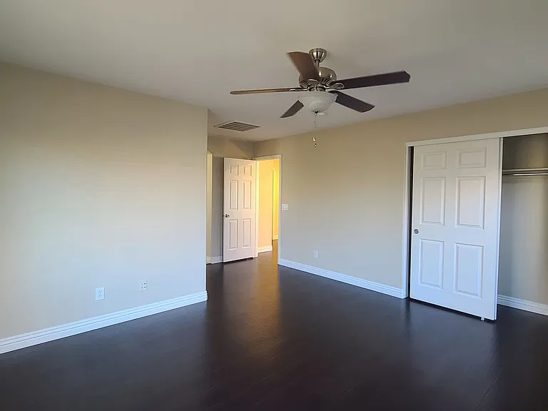 7449 W Mistral Ave — Photo 22