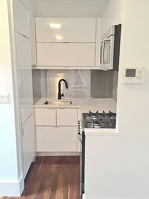 Rented by Peter Ashe | media 23