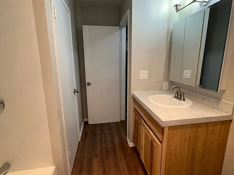 123 NW High St — Photo 9