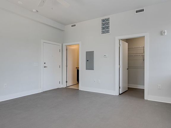 4th image of 3003 Parkwood Ave APT 208