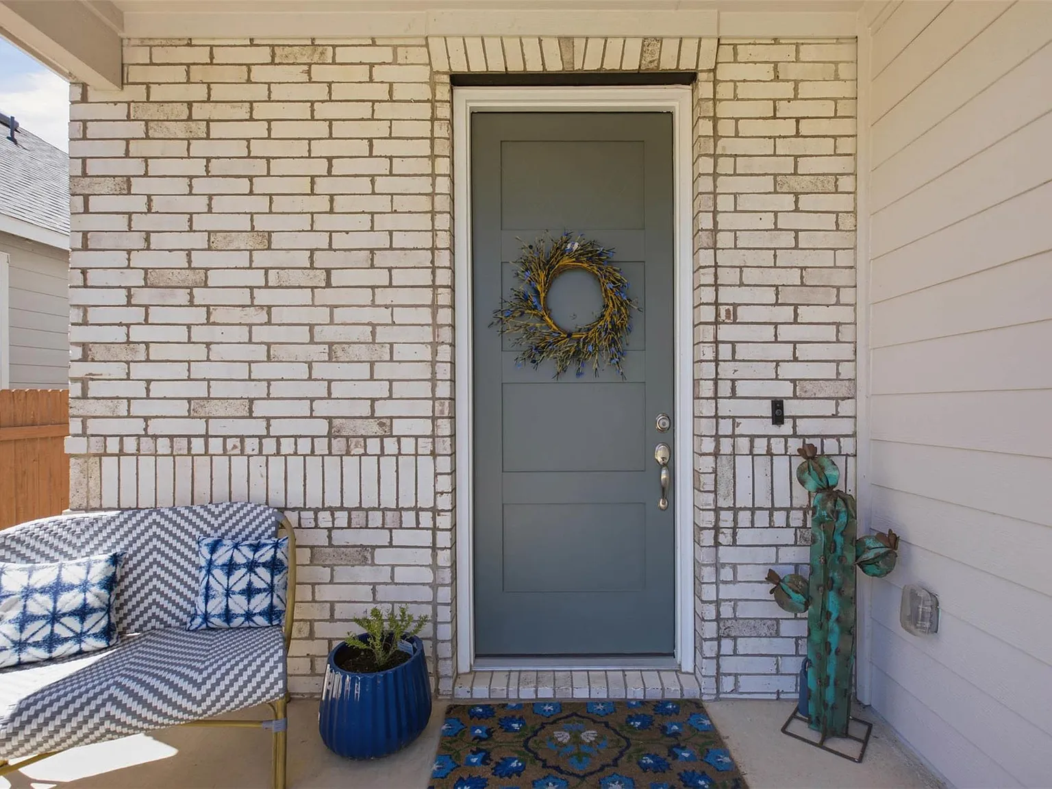 4 bed, 2.5 bath, 2568 sqft, $2,700 — Photo 3