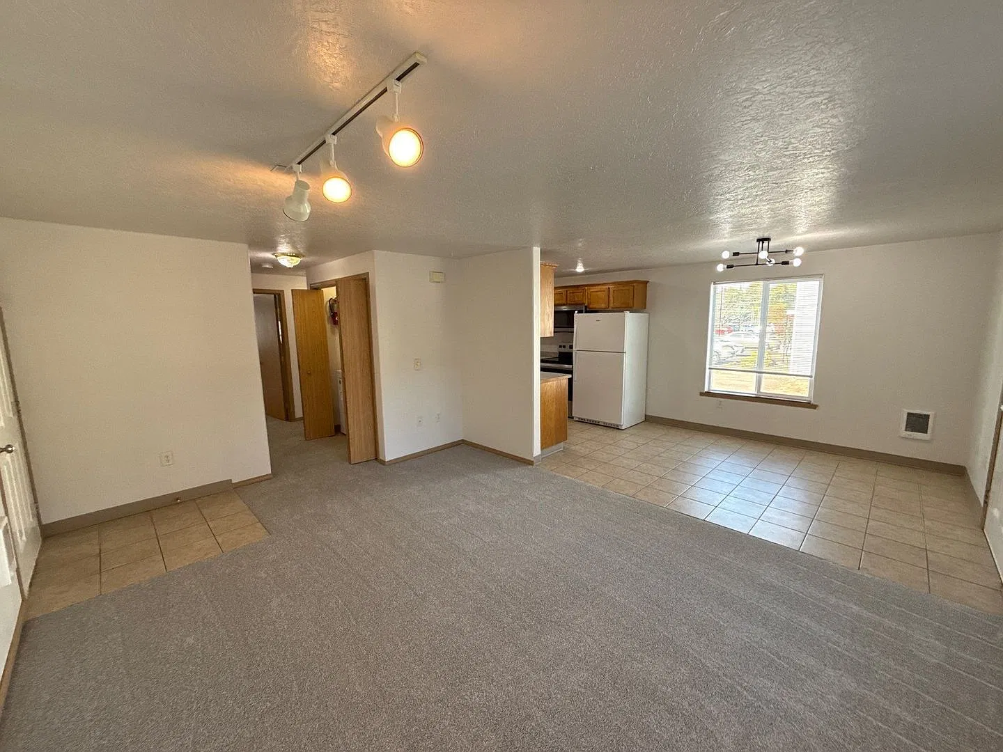 2 bed, 2.0 bath, 1049 sqft, $1,495 — Photo 2