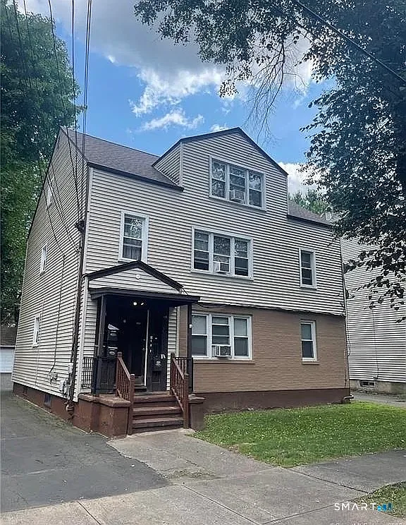 2 bed, 1.0 bath, 3046 sqft, $1,700 — Photo 1