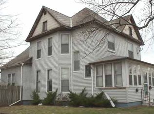 313 E Washington St, Clinton, IL 61727