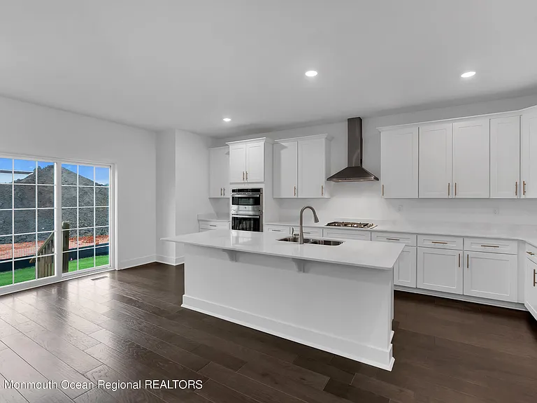 110 Woolley Ct — Photo 12