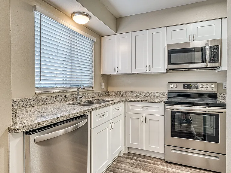 283 Gardner Ln #D — Photo 10