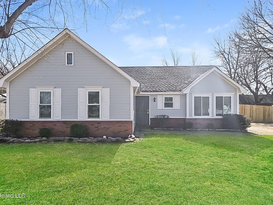 1st image of 851 Clarington Dr