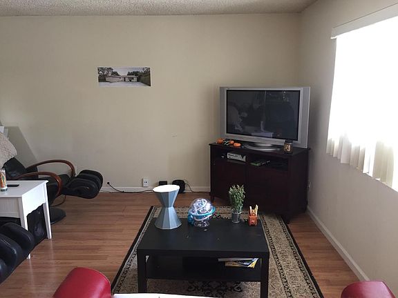 Living Room pic 2