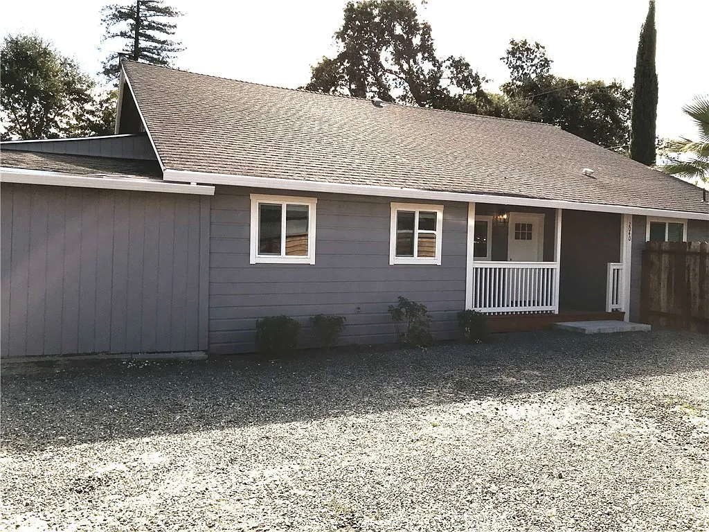 3 bed, 1150 sqft, $2,300 — Photo 2