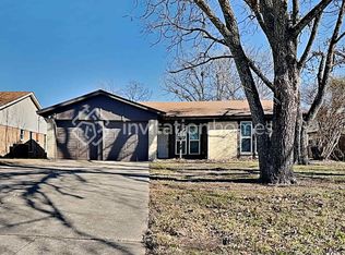 340 NW Summercrest Blvd, Burleson, TX 76028